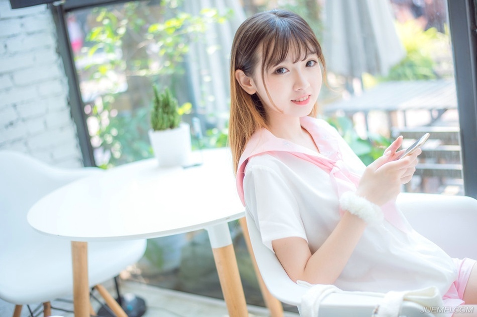 “刘璝是被算计的，这点没错，但他本人不知道，换做是你，若主公淫辱了你的妻子，你会怎样？”庞统没好气的翻了翻白眼道。
